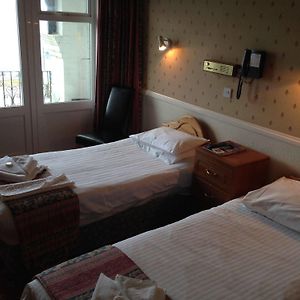 Zimmer mit zwei Einzelbetten